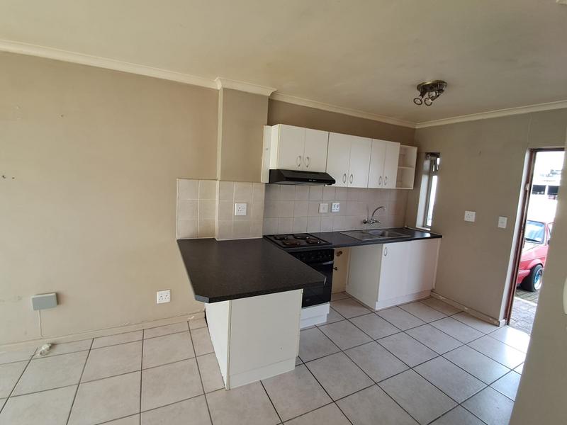 To Let 2 Bedroom Property for Rent in Uitzicht Western Cape